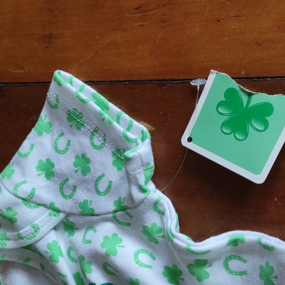 Baby St Patrick's day ☘️🍀 bodysuit 12m - Picture 5 of 9